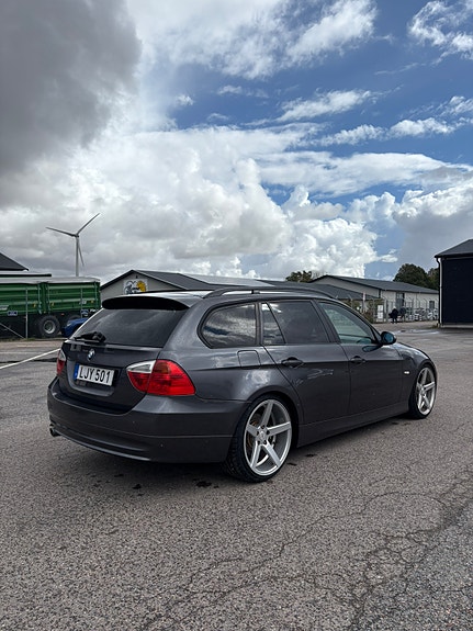 BMW 320d 3 of 7