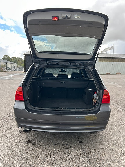 BMW 320d 4 of 7