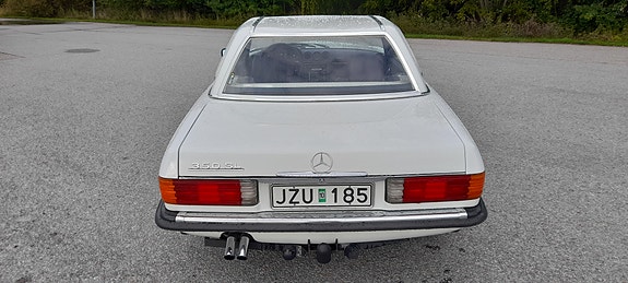 Mercedes-Benz 350 SL 8 of 16