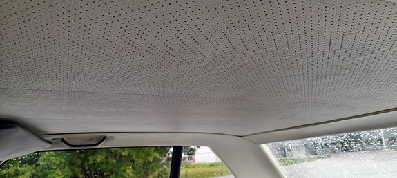 Mercedes-Benz 350 SL 13 of 16