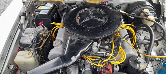 Mercedes-Benz 350 SL 15 of 16