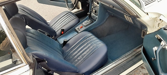 Mercedes-Benz 350 SL 9 of 16