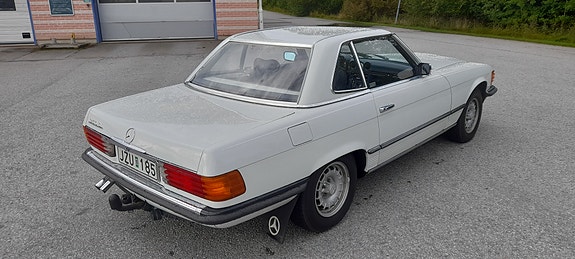Mercedes-Benz 350 SL 7 of 16
