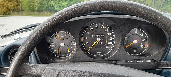 Mercedes-Benz 350 SL 12 of 16