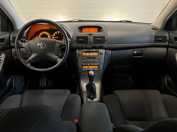 Toyota Avensis 8 of 16