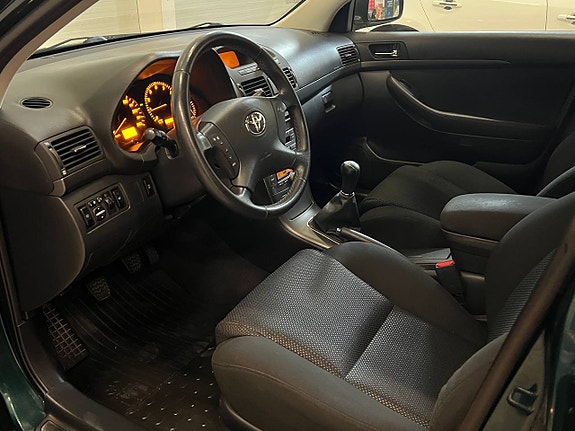 Toyota Avensis 7 of 16