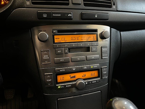 Toyota Avensis 12 of 16