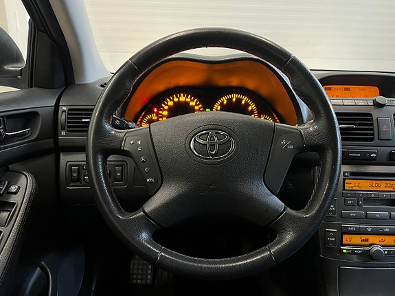 Toyota Avensis 10 of 16