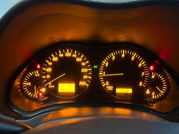 Toyota Avensis 11 of 16