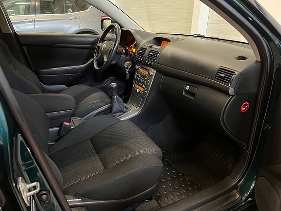 Toyota Avensis 9 of 16
