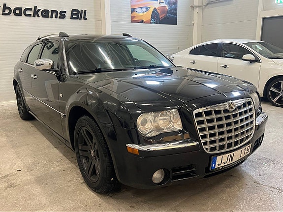 Chrysler 300C 2 of 16