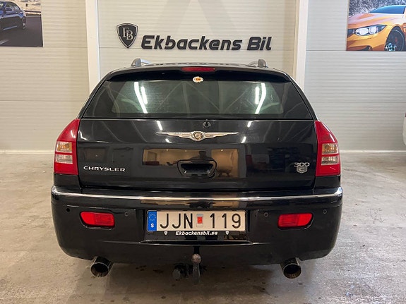 Chrysler 300C 5 of 16