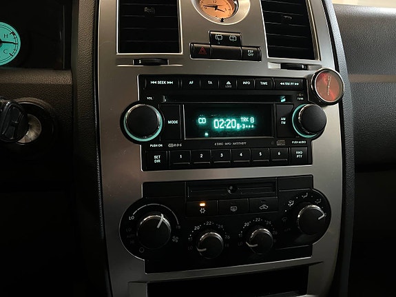 Chrysler 300C 12 of 16