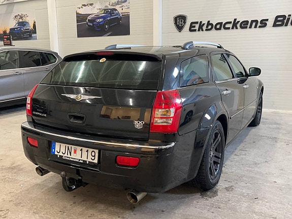 Chrysler 300C 4 of 16