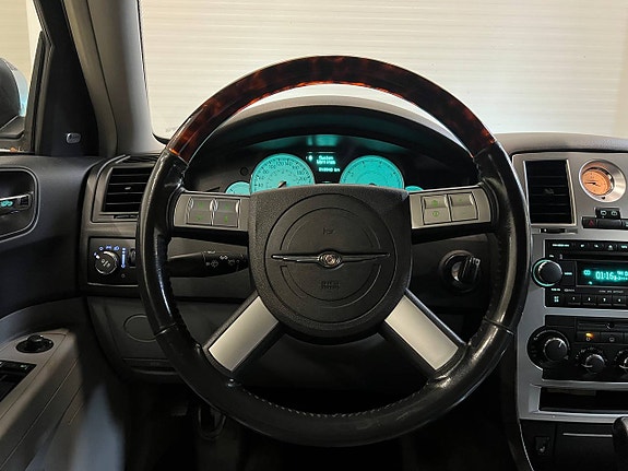 Chrysler 300C 10 of 16