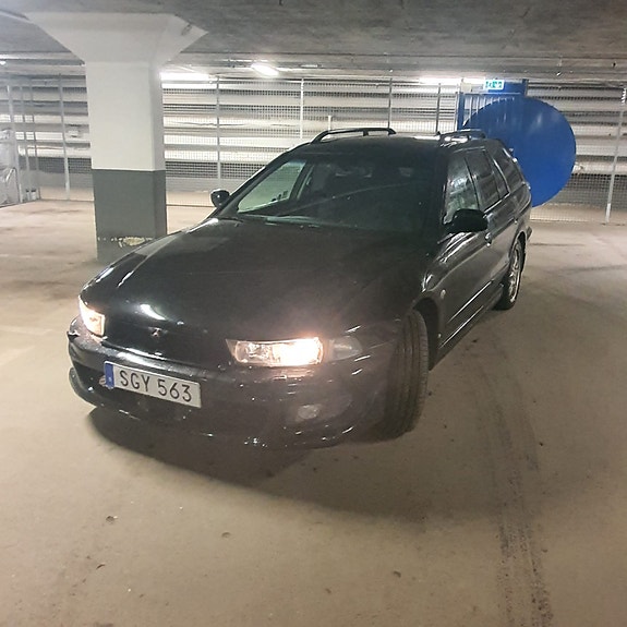 Mitsubishi Galant 2 of 7