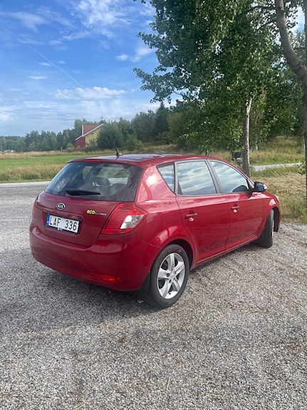 Kia Ceed 3 of 8