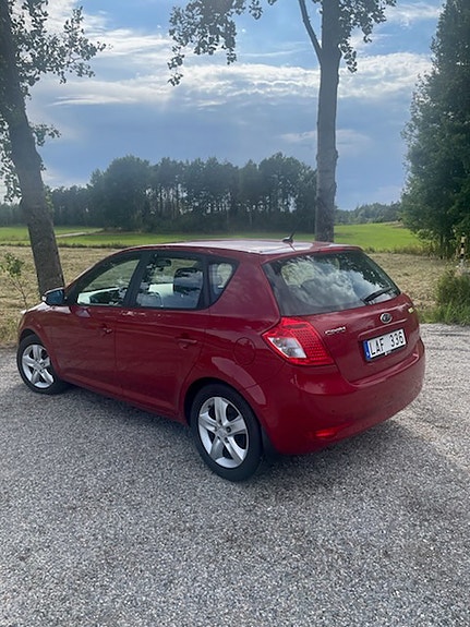 Kia Ceed 2 of 8