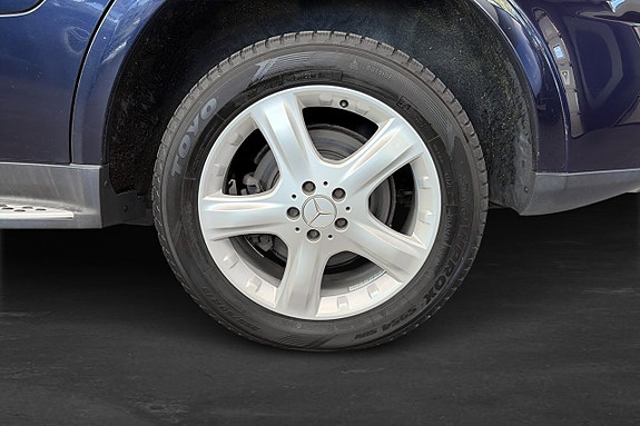 Mercedes-Benz ML350 5 of 14