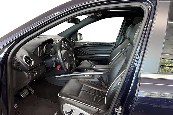 Mercedes-Benz ML350 11 of 14