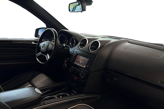 Mercedes-Benz ML350 9 of 14