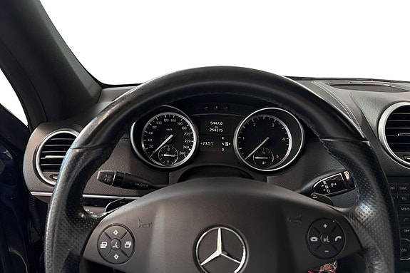 Mercedes-Benz ML350 7 of 14