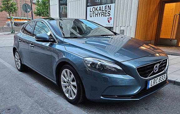 Volvo V40 8 of 16