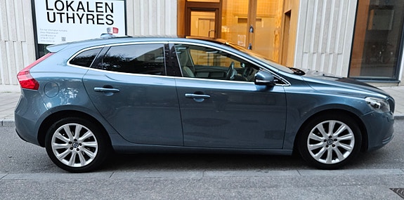 Volvo V40 7 of 16