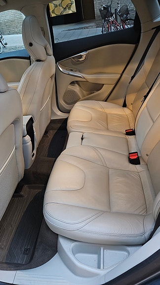 Volvo V40 15 of 16