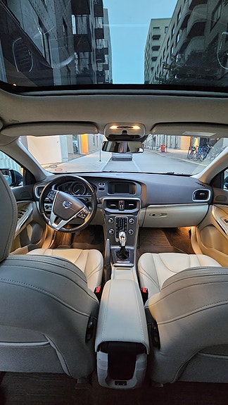 Volvo V40 13 of 16