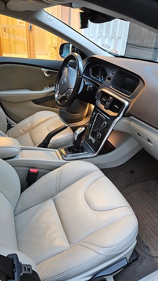 Volvo V40 14 of 16