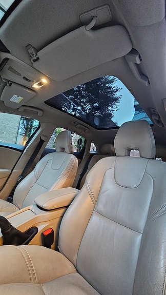 Volvo V40 12 of 16