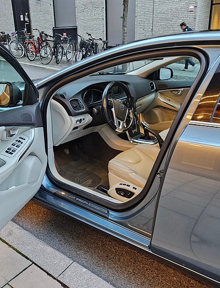 Volvo V40 11 of 16