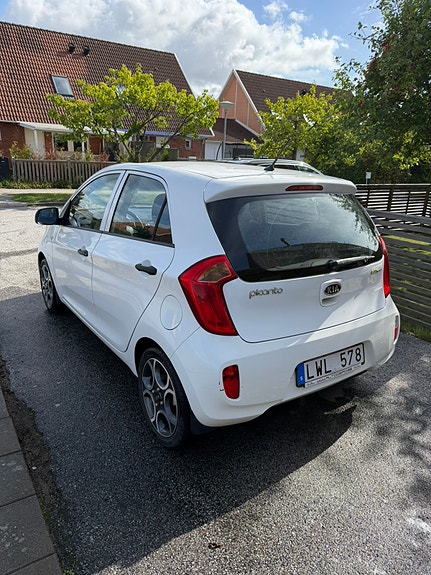 Kia Picanto 3 of 7