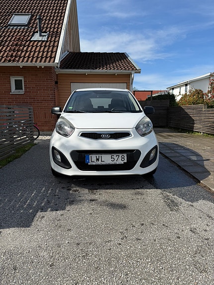 Kia Picanto 2 of 7