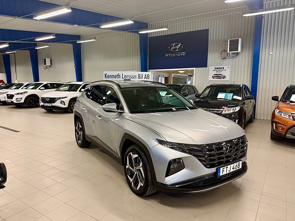 Hyundai Tucson 2 of 8