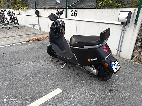 Yadea G5 2 of 4
