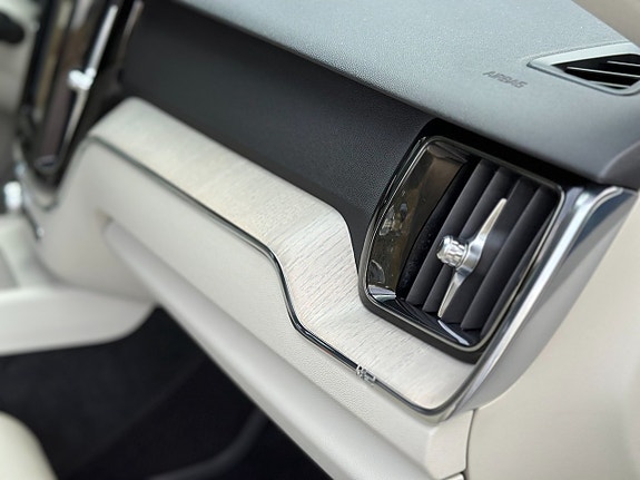 Volvo XC60 24 of 24