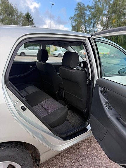 Toyota Corolla 13 of 15