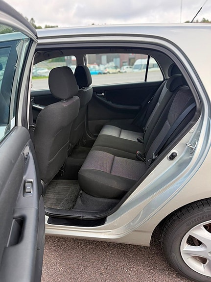 Toyota Corolla 12 of 15
