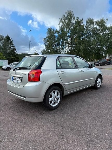 Toyota Corolla 4 of 15
