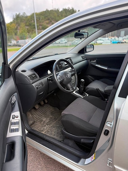 Toyota Corolla 10 of 15
