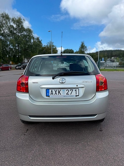 Toyota Corolla 5 of 15