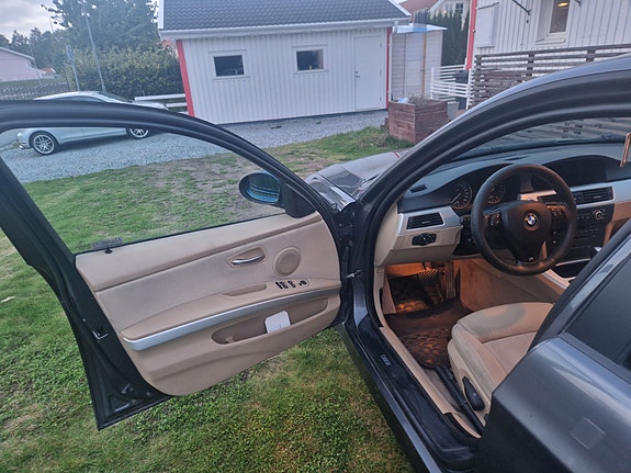 BMW 320i 11 of 13