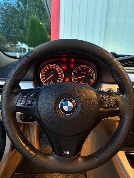 BMW 320i 6 of 9