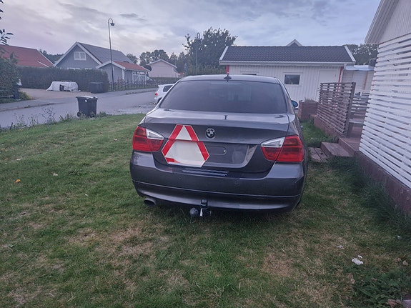 BMW 320i 10 of 13