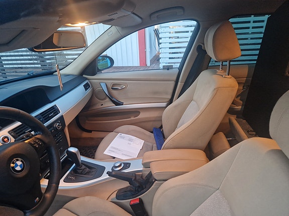 BMW 320i 12 of 13