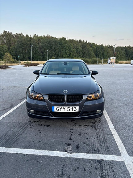 BMW 320i 5 of 9