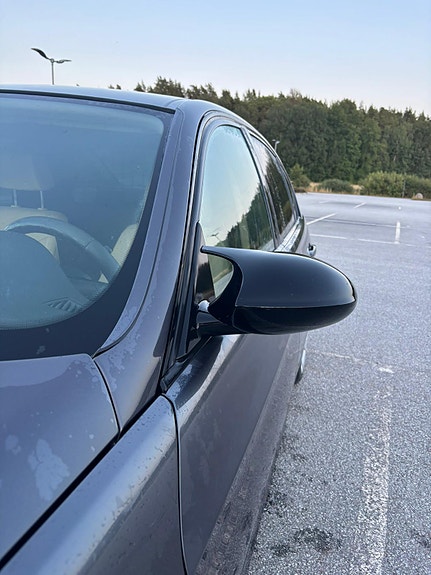 BMW 320i 4 of 9