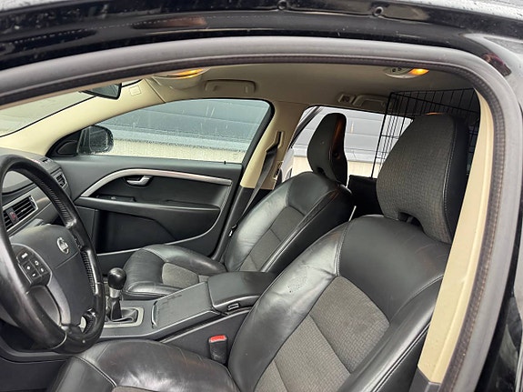 Volvo V70 7 of 9